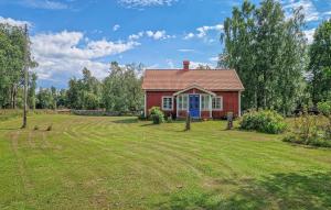2 Bedroom Cozy Home In Tingsryd