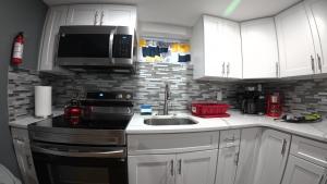 Cozy Private Two Bedroom Basement Apartment