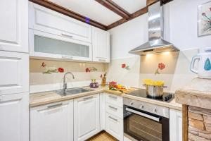 Secluded Pool House Kupa w Sauna & Jacuzzi - Happy Rentals