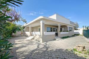 Villa Dei Fanti On The Sandy Beach - Happy Rentals
