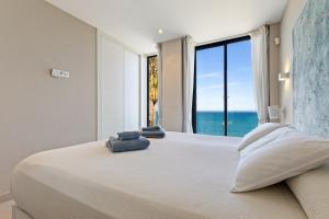 Casa Folimanka, 250sqm Garden Duplex with Jacuzzi, Sea View & Cinema