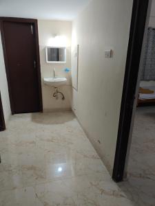 Visitors Lounge by MMG - 2&3BHK Furnished - Rd 12 Banjara Hills