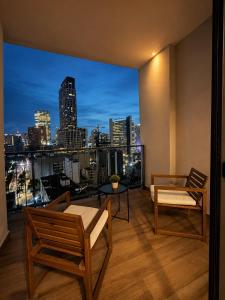 Luxury Apartment with Pool & Monument View