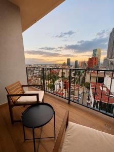 Luxury Apartment with Pool & Monument View