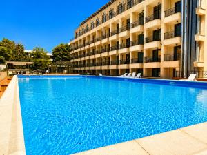 White Rock Castle Apartments - Pool & SPA
