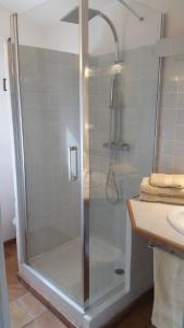 B&B / Chambres d'hotes Le Mas des Oliviers : Chambre Double Confort avec Douche