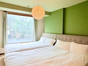 青葉邸-NIPPONBASHI Room 202-3 Min Walk to Kuromon Market 3BR 5 Beds Family Residence