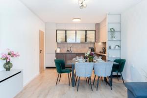 Three Hills Premium Suite near City Center