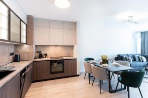Three Hills Premium Suite near City Center