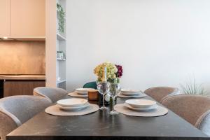 Three Hills Premium Suite near City Center