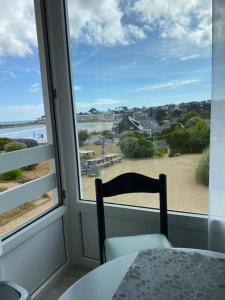 Studio piscine et vue mer