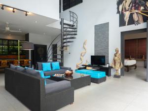 3Br Villa Yin Kuo Private Pool Walk to Beach