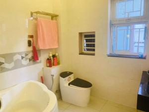 Bathtub & Big Closet Room