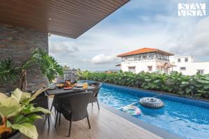 StayVista at Vikings Villa with Pool, Lawn