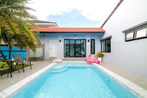 Pattaya Private 4-Bedrooms, 3-Bathrooms Pool Villa
