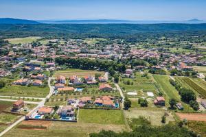 Villa Sole Istria near Pula for 7 people with jacuzzi and children playground