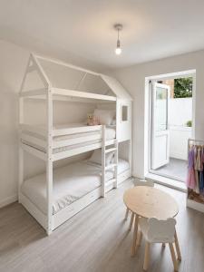 Amazing 2 Bedroom Basement In Hackney Central