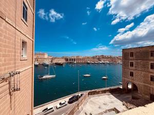Stylist Boutique Stay in Historic Senglea - Walking Distance to the Valletta Ferry