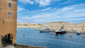 Stylist Boutique Stay in Historic Senglea - Walking Distance to the Valletta Ferry