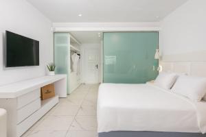 Dimitra Beach Hotel & Suites