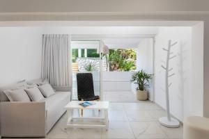 Dimitra Beach Hotel & Suites