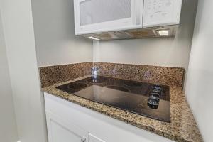 Charming Lodge Suite 257 in Bay Harbor, MI—ideal for a cozy getaway!