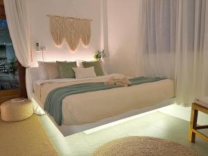 Srithanu Paradise Stay King Bed