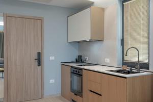 Premium Apartment - Sea & Pool Views - Evianamar I