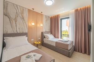 Premium Apartment - Sea & Pool Views - Evianamar I