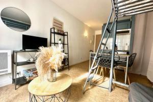 Lovely studio near the old port and train station