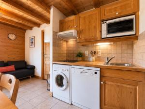 Appartement cosy avec balcon en montagne pour 67 personnes - FR-1-505-233