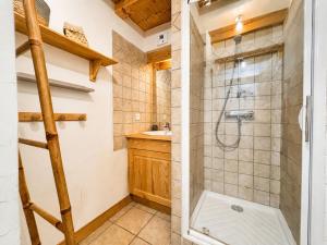 Appartement cosy avec balcon en montagne pour 67 personnes - FR-1-505-233