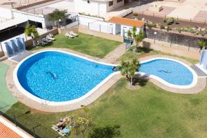 Black and white apartment FREE WIFI by Olax Rentals