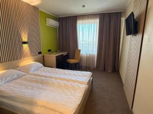 7 Days Hotel Kamyanets-Podilskyi