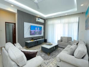 Maskani Bliss at Baobab waves