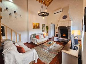 Cozy House in Furnas with Mountain View