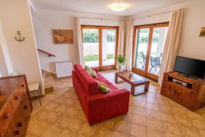 Spacious Apartment with View, Ripenda Kras, Shared Pool C