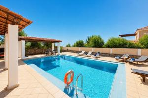 Ekklisies Tria Large Private Pool AC WiFi