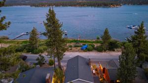 North Shore Chalet by AvantStay