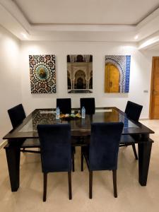 Idéal, 2 Chambres, 2 SDB, Fibre, IPTV, Parking privé , Salle de Sport