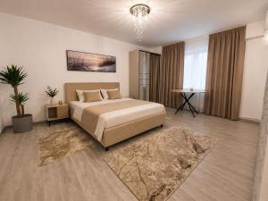 Elegant Beige Studio - Cozy City Stay