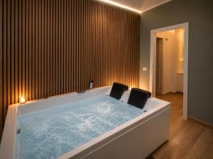 Luxury Suites Glory Tower