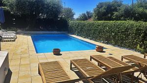 Oscar apartments with shared pool