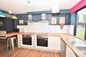 Large 8 Bedroom Budget Apartment in Headingley