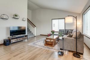 Walking Distance to Scheels Arena - West Fargo