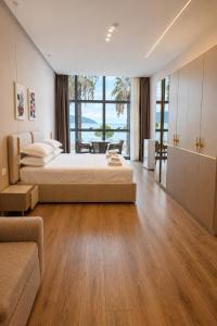 Sunset Boulevard Rooms