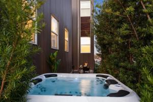 Lower Garden District Luxury Combo Pool & HotTub