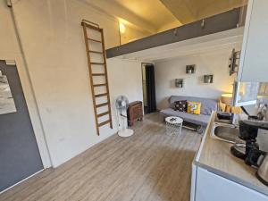 GregBnb - Studio Mezzanine - Cour exterieure - Clim