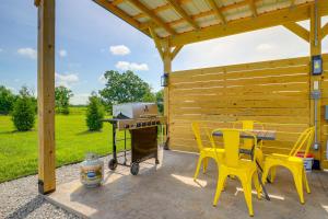 Butler ‘Pop Culture Camp’ w Private Hot Tub & BBQ