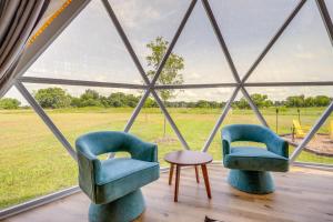 Butler ‘Pop Culture Camp’ w Private Hot Tub & BBQ